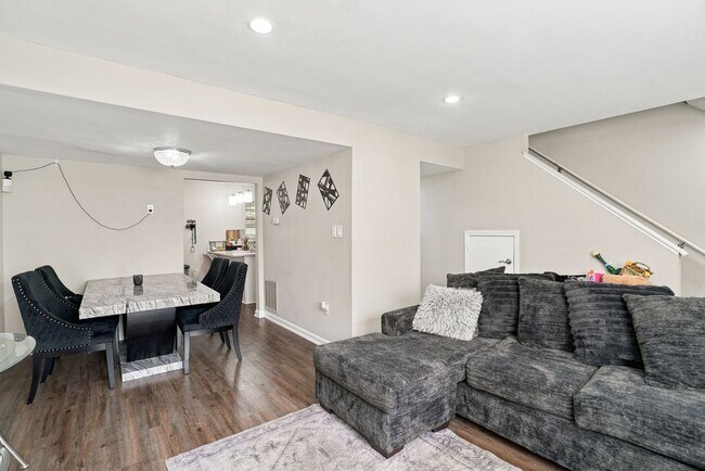 Building Photo - 4181 Bluebird Dr