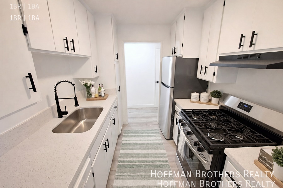 Building Photo - 11744 Runnymede St