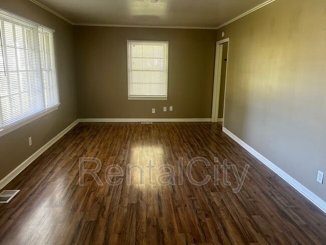Building Photo - 157 Oak Grove Rd