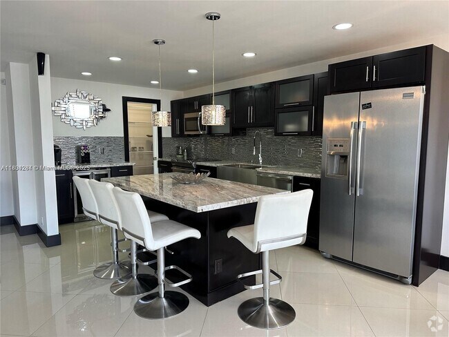 Building Photo - 2017 S Ocean Dr
