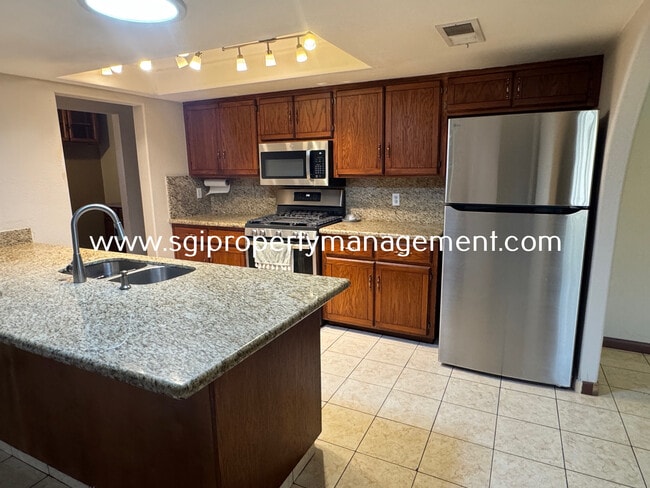 Foto del edificio - 4 Bedroom Phoenix home with pool