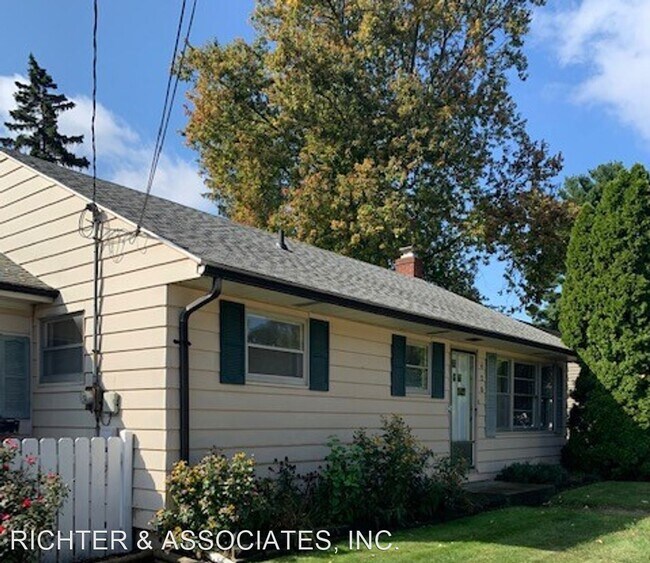 Building Photo - 3 br, 1 bath House - 420 E FRANK STREET