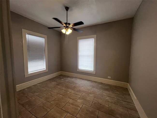 Building Photo - 712 40th St