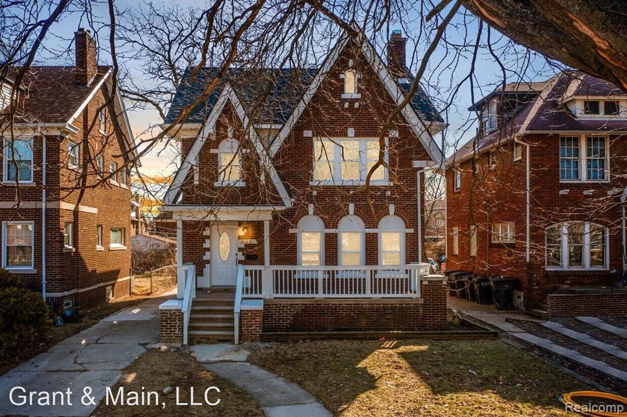 5 br, 3.5 bath House 4301 Fullerton House Rental in Detroit, MI