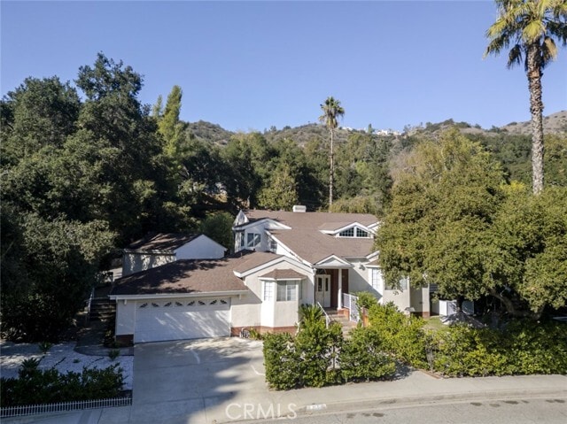 Building Photo - 2255 E Chevy Chase Dr