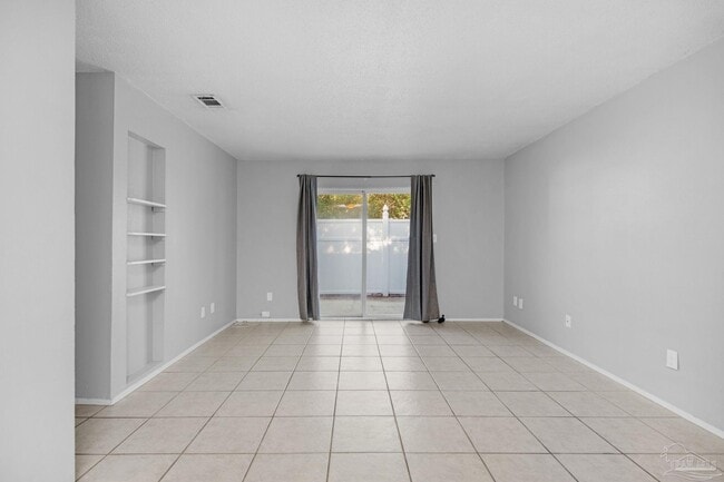 Building Photo - 1555 Green Briar Pkwy