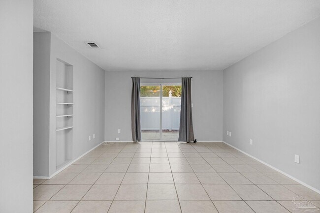 Foto del edificio - 1555 Green Briar Pkwy