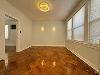 Building Photo - 761 S 16th St