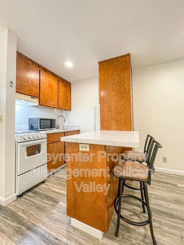 Building Photo - 1568 Willowbrae Ave.