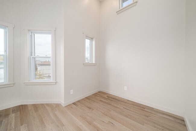 Foto del edificio - 8 Webster Ave