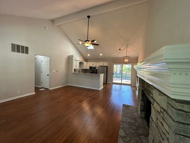 Building Photo - Adorable 3 Bedroom 2 Bath home located in ...