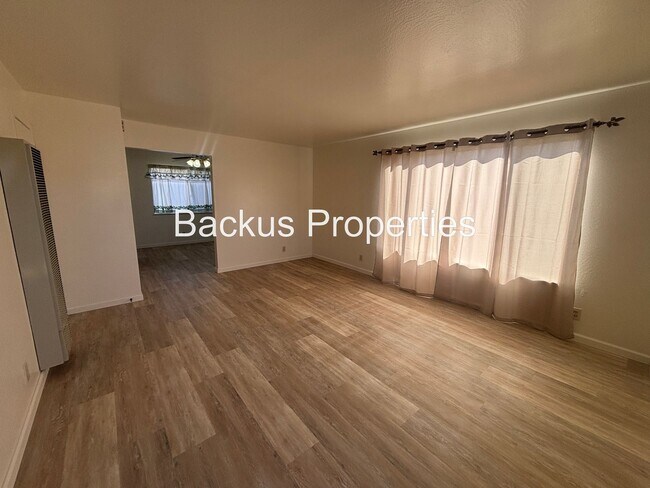 Building Photo - Wonderful newly remodeled duplex located in South Salinas