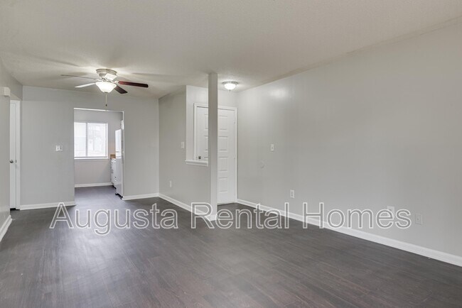 Building Photo - 2814B Thomas Lane