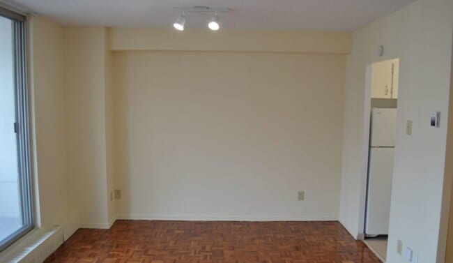 Building Photo - 545 Sherbourne