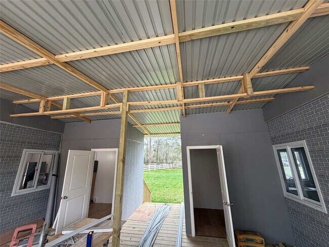 Foto del edificio - 15435 Esther Dr