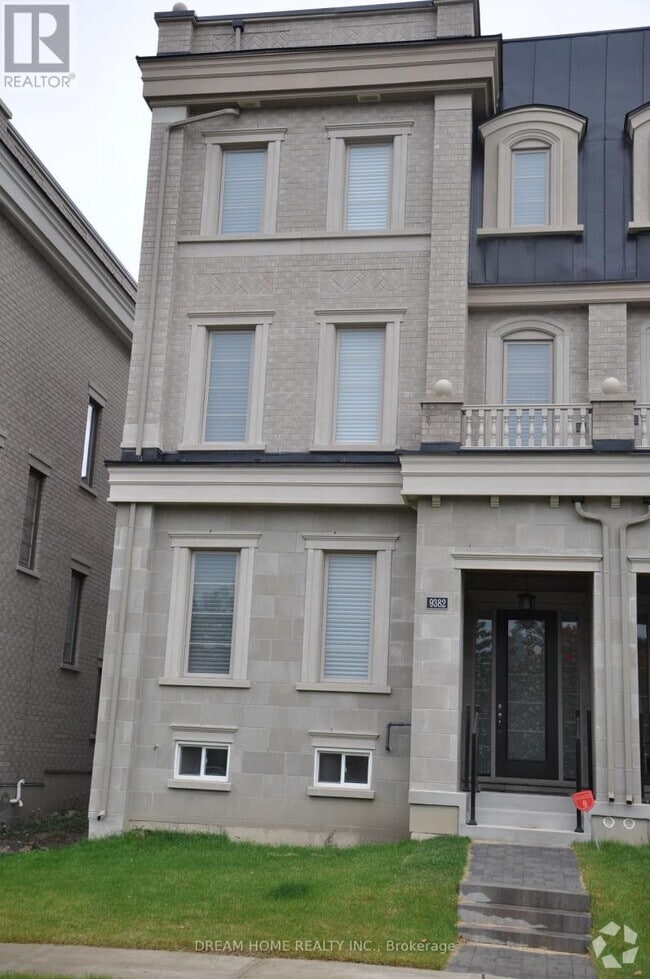 Building Photo - 9382 Bayview Ave