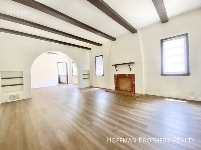 Foto del edificio - 362 1/2 N Sierra Bonita Ave