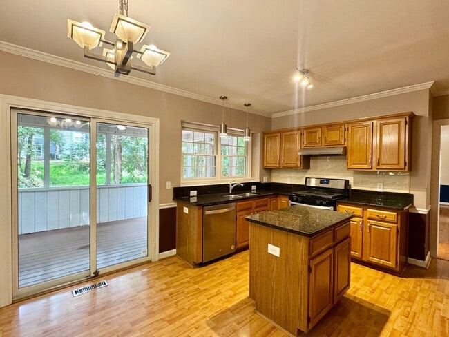 Building Photo - 4 Bed | 2.5 Bath House in Chapel Hill