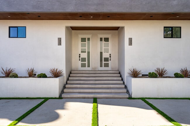 Building Photo - 1807 S Longwood Ave