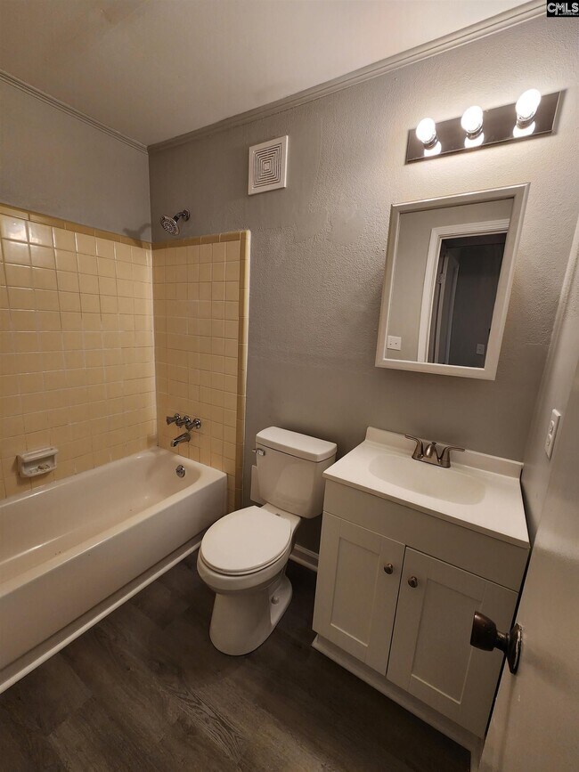 Foto del edificio - 721 Deerwood St