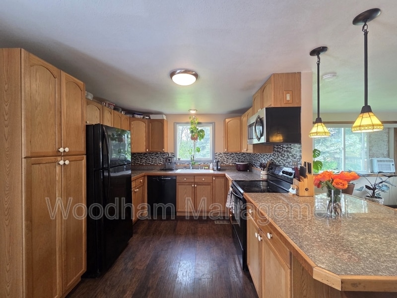 Primary Photo - 630 Springhill Ln