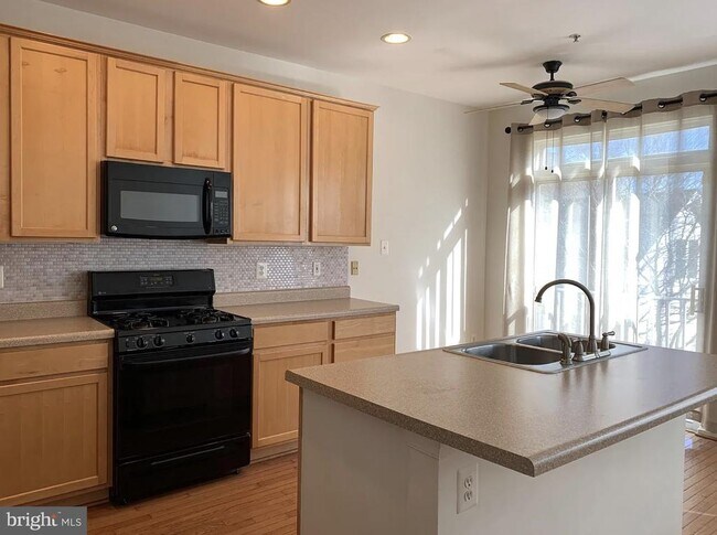 Building Photo - 410 Redland Blvd