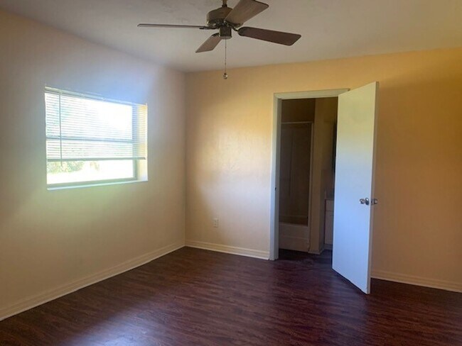 Building Photo - 2/2 New Smyrna Mainland