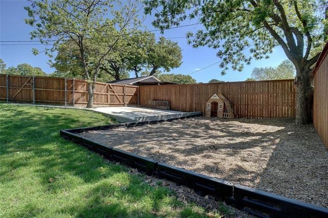 Building Photo - 605 Hillside Dr