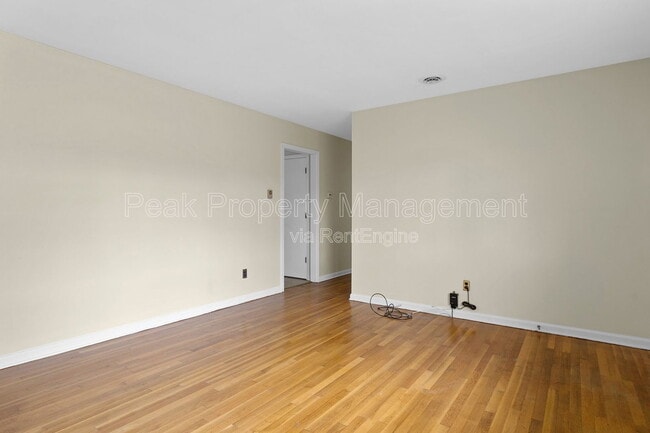 Foto del edificio - 4830 Kinloch Ln