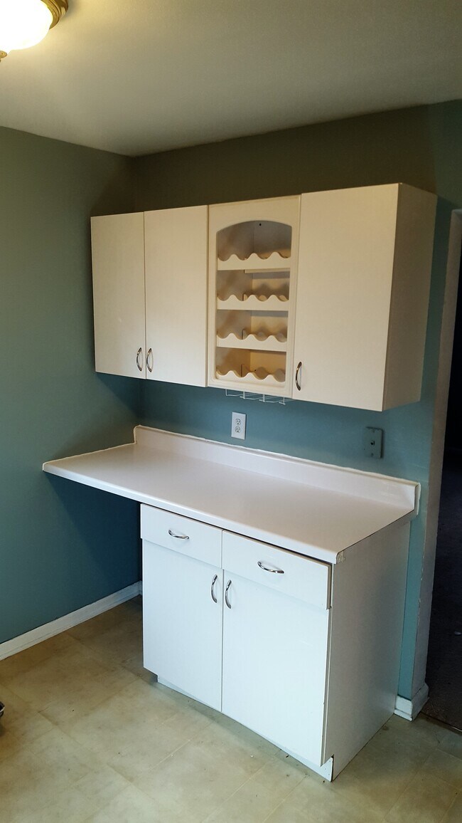Kitchen 2 - 280 Parkview Dr