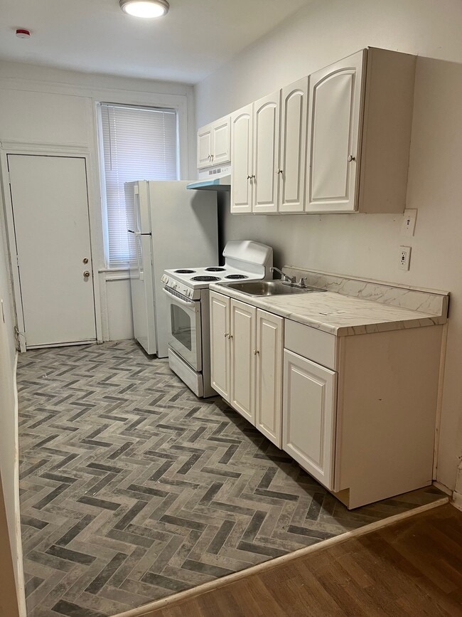 Building Photo - 4946 N Broad St