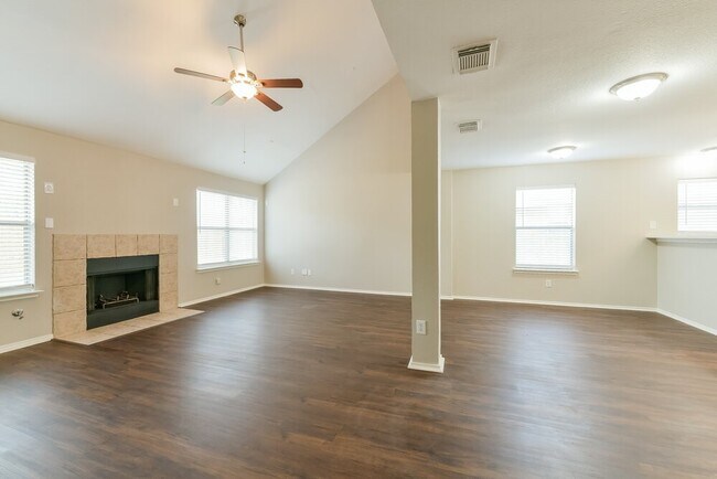 Foto del edificio - 6030 NW Creek Cir