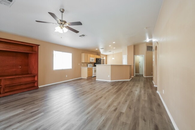 Building Photo - 1002 Emerald Stone Ave