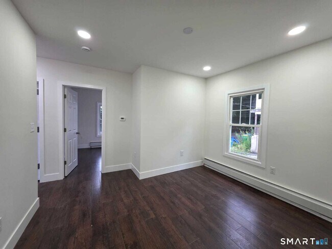 Building Photo - 8 Marley Pl