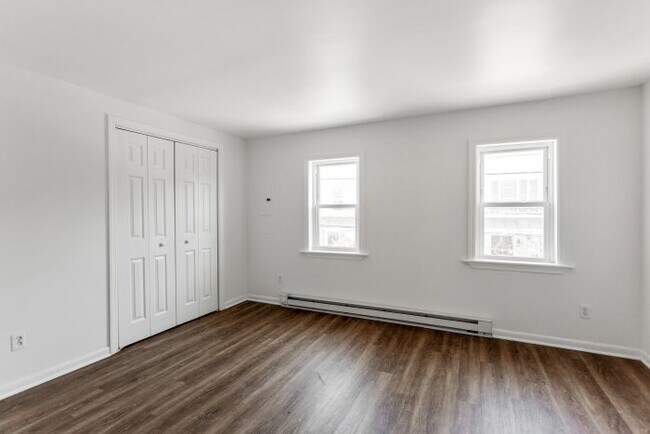 Building Photo - 212 Clay St