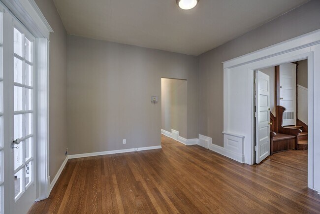 Building Photo - 3405 Dewey Ave