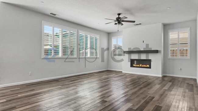 Building Photo - Unit
