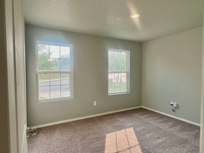 Foto del edificio - Charming 3-Bed Retreat with Open Living & Private Primary Suite in San Antonio