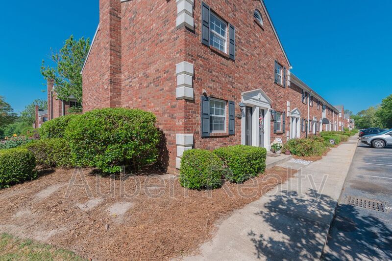 Primary Photo - 2630 Coventry Rd