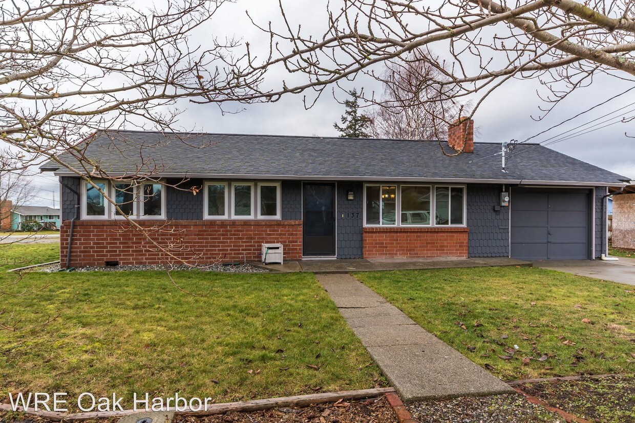 3 br, 1 bath House 137 NE Queets St House Rental in Oak Harbor, WA