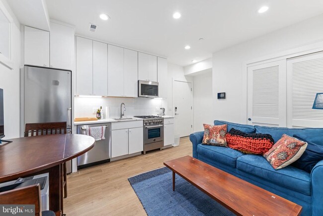 Foto del edificio - 1775 Swann St NW