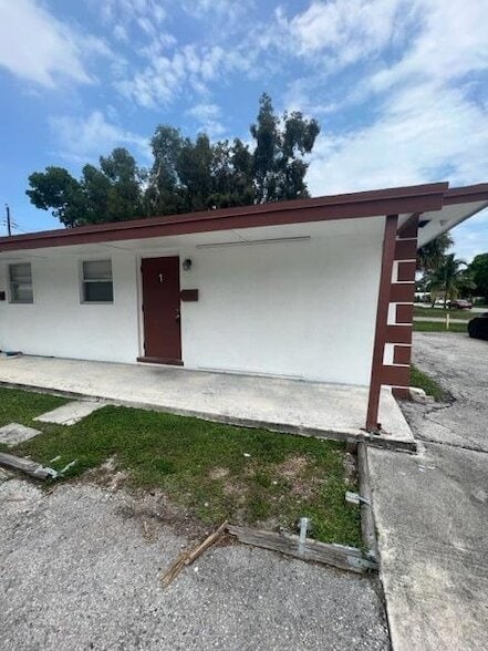 Photo - 327 Silver Beach Road Unit 3 House
