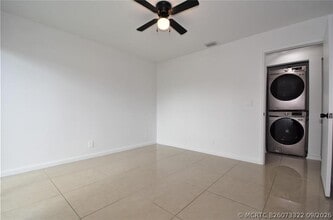 Building Photo - 514 Woodgate Cir