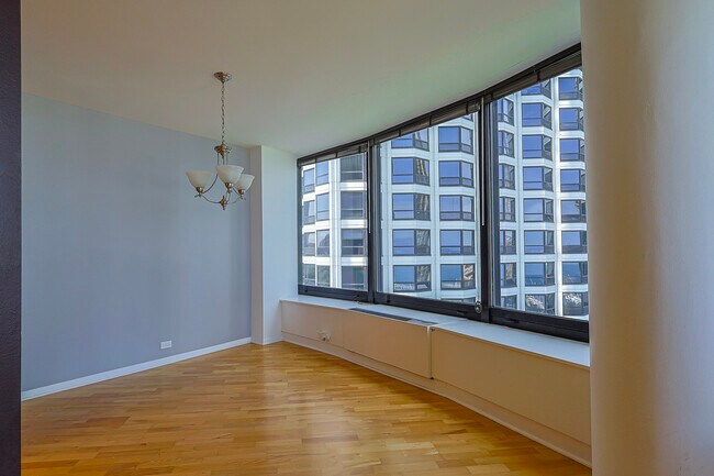 Foto del edificio - 155 N Harbor Dr