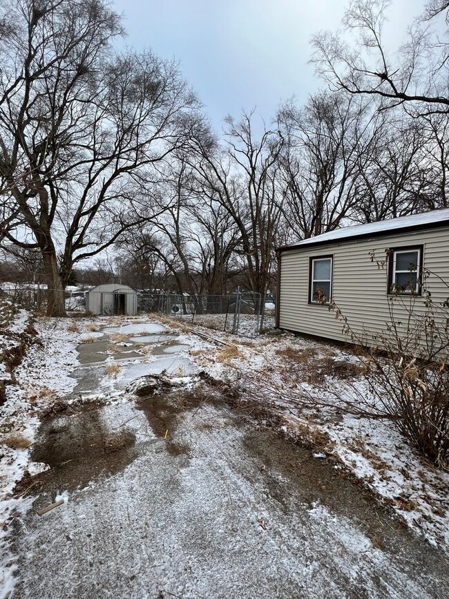 Building Photo - Nice 3 bed 1 bath house. $1350