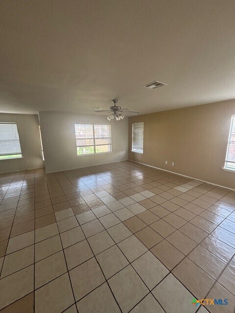 Foto del edificio - 5901 Drystone Ln