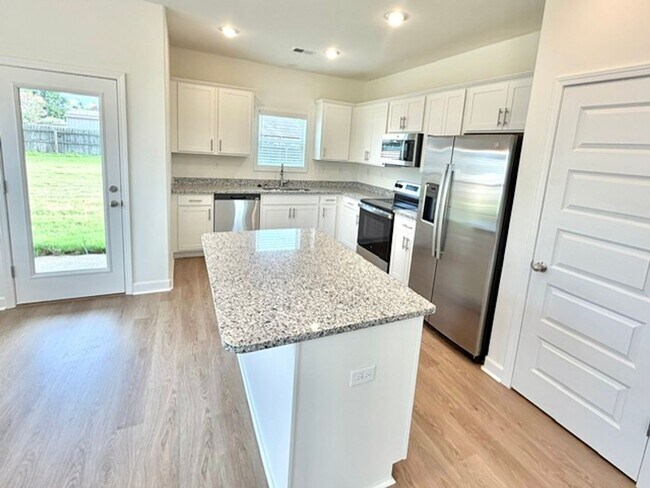 Foto del edificio - 145 Summer Rose Ln