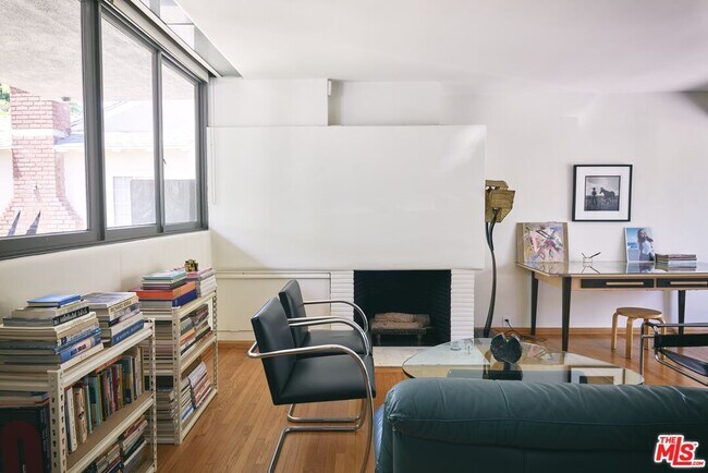 Foto del edificio - 423 W Ellis Ave