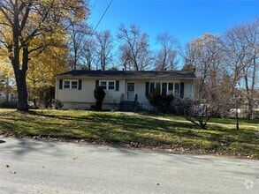 Building Photo - 8 Greene Rd