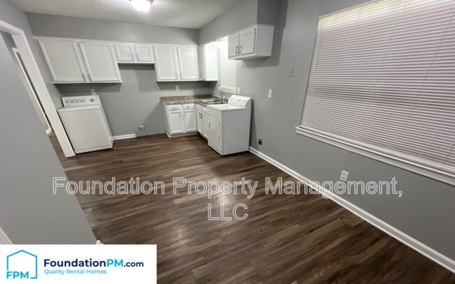 Foto del edificio - 3430 Dobbin Ferry Ave